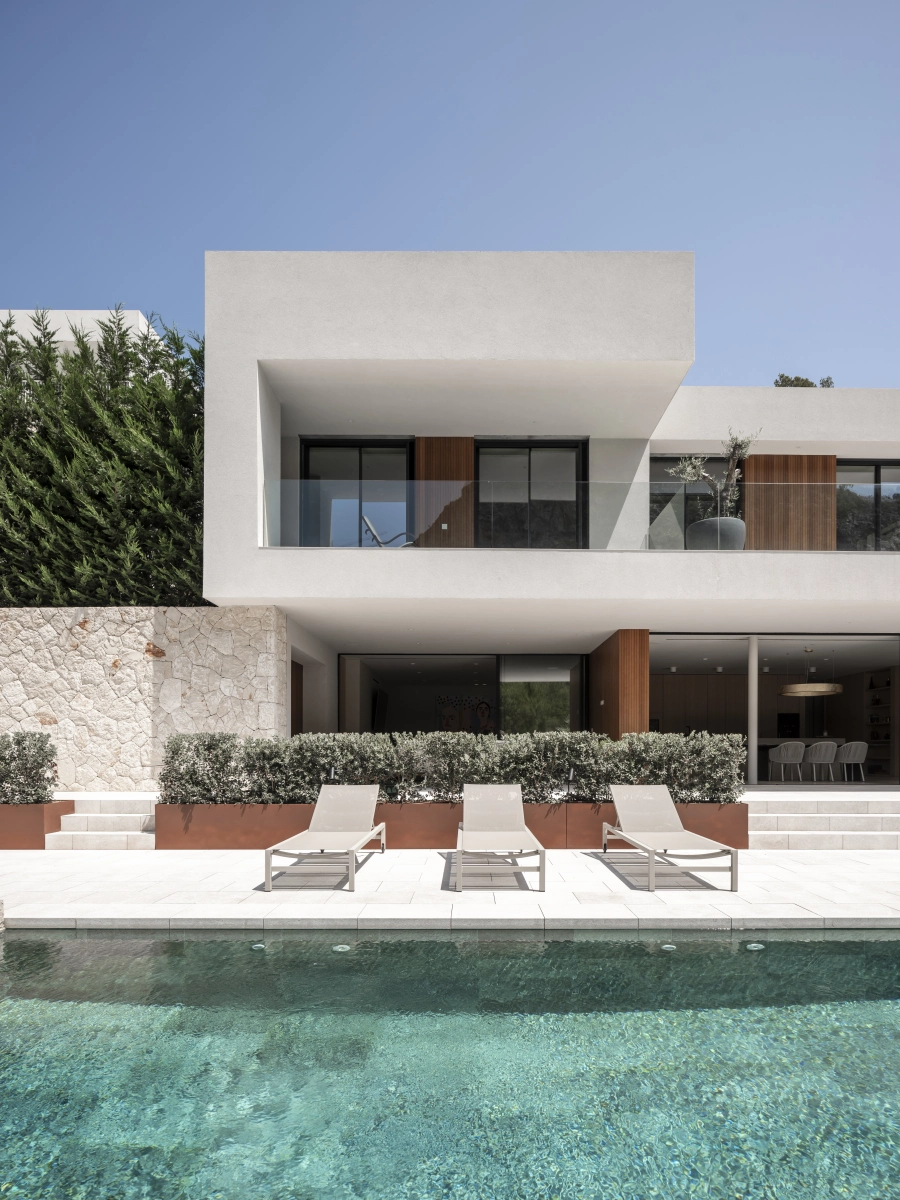 NG10 — GR House