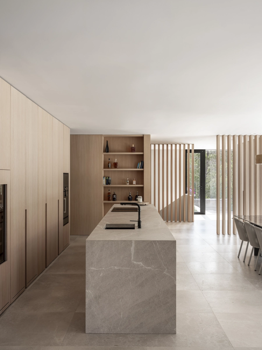 NG10 — GR House
