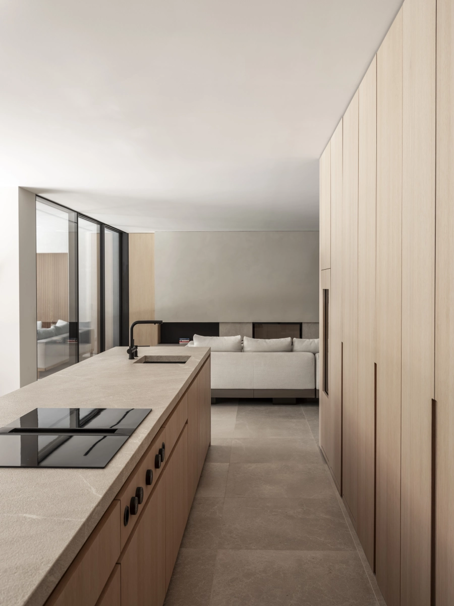 NG10 — GR House